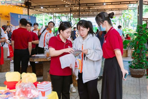 BDU tham gia tư vấn tuyển sinh và hướng nghiệp cho hơn 500 sinh viên tại trường CĐ Công nghệ cao Đồng An