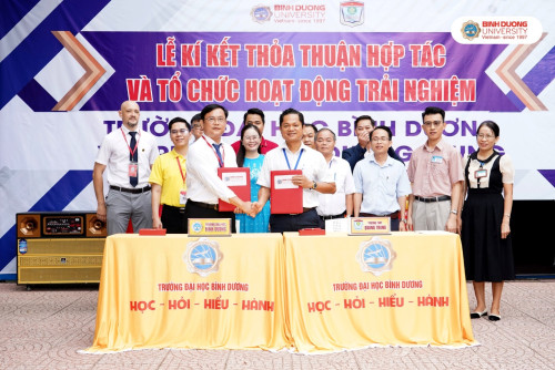 ĐH Bình Dương ký kết hợp tác chiến lược với THPT Quang Trung 1