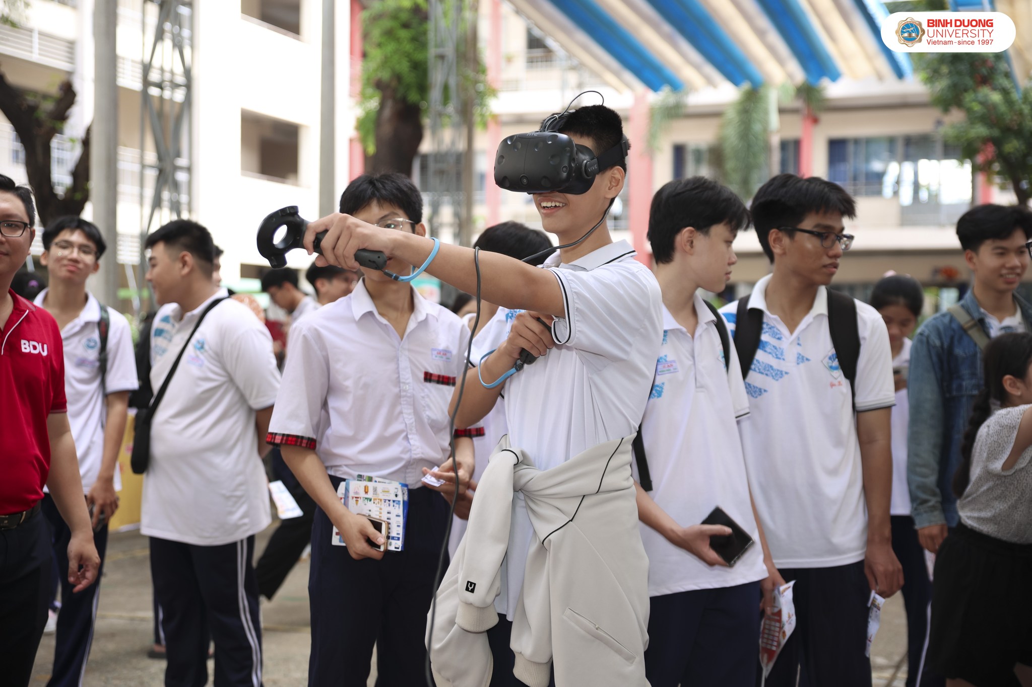 BDU mang Ngày hội STEAM và Rung chuông vàng đến THPT Dĩ An 10