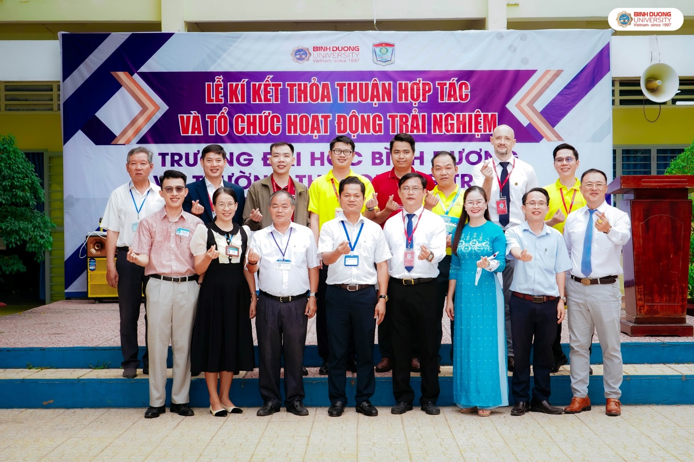 ĐH Bình Dương ký kết hợp tác chiến lược với THPT Quang Trung 4