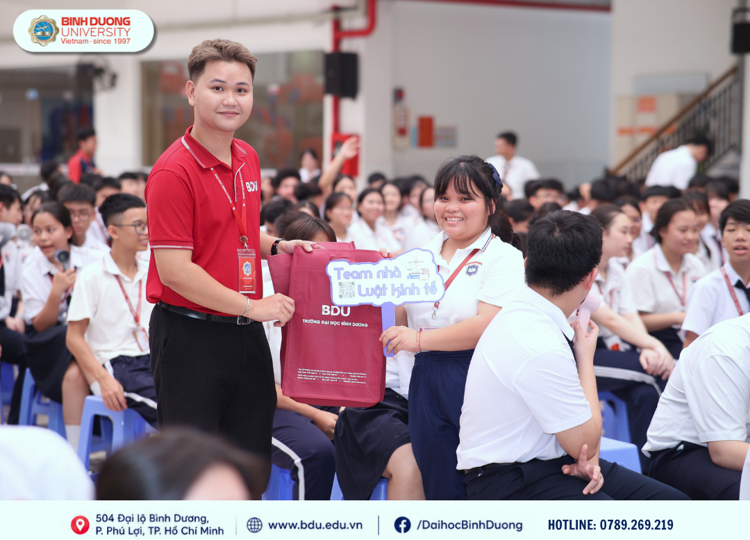 PHIÊN TÒA GIẢ ĐỊNH – BÀI HỌC PHÁP LUẬT TRỰC QUAN VỀ PHÒNG, CHỐNG MA TÚY HỌC ĐƯỜNG 11
